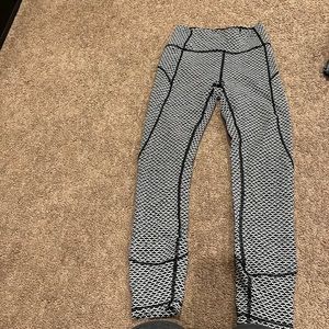Black and white lulu leggings